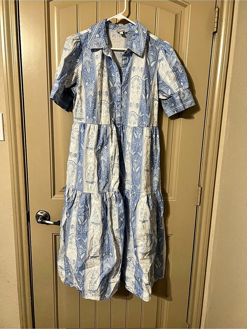 Crown & Ivy Floral Midi Dress in Blue & White Size Large Like New